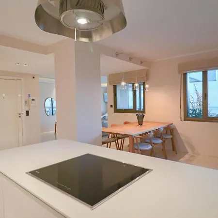 Gray Renovated Luxurious Located In كان