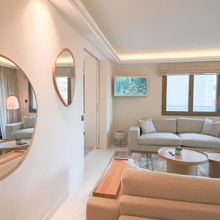 Gray Renovated Luxurious Located In شقة