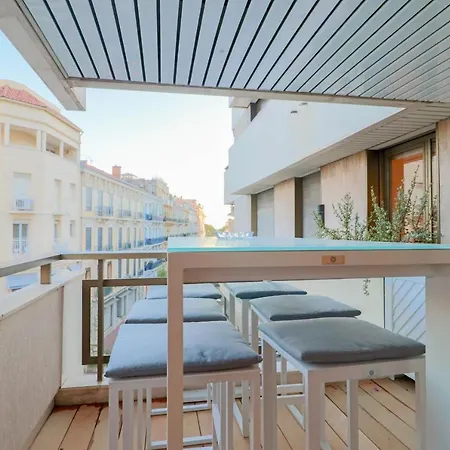 Gray Renovated Luxurious Located In شقة *