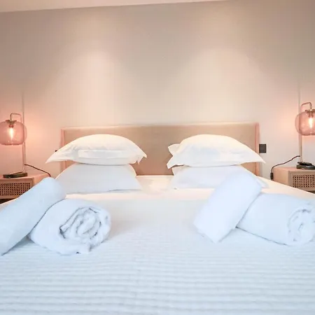 Gray Renovated Luxurious Located In * كان