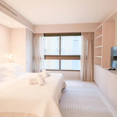 Gray Renovated Luxurious Located In شقة *